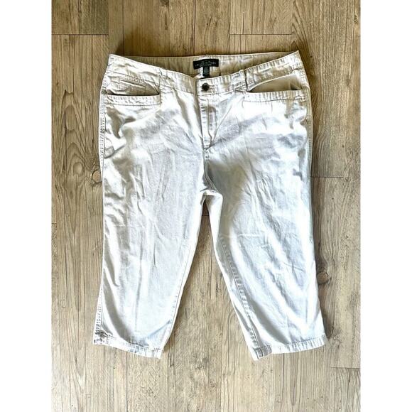 LAUREN RALPH LAUREN WOMANS KHAKI TAN CAPRI PANTS SIZE 14W - Picture 1 of 6